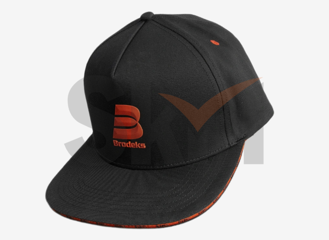 Бейсболка Brodeks KM131, красный